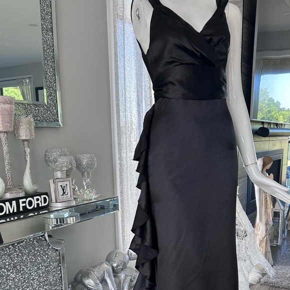 Dresses & Skirts - NWOT 🖤Elegant Black Evening Gown